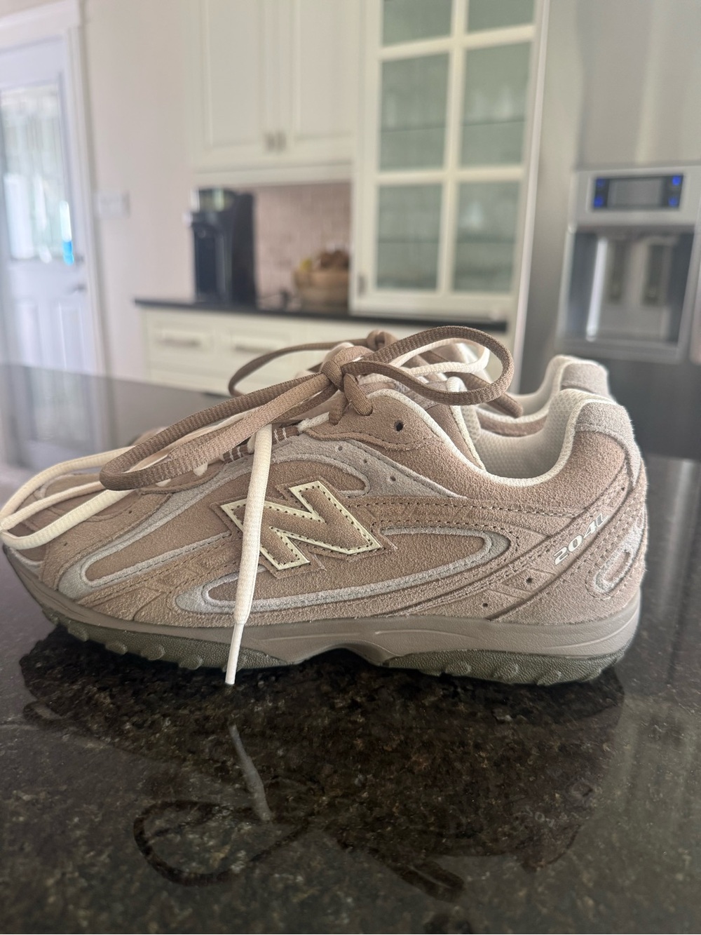 New Balance 204L Mushroom with Arid Stone Men’s 6 Women’s 7.5 like new